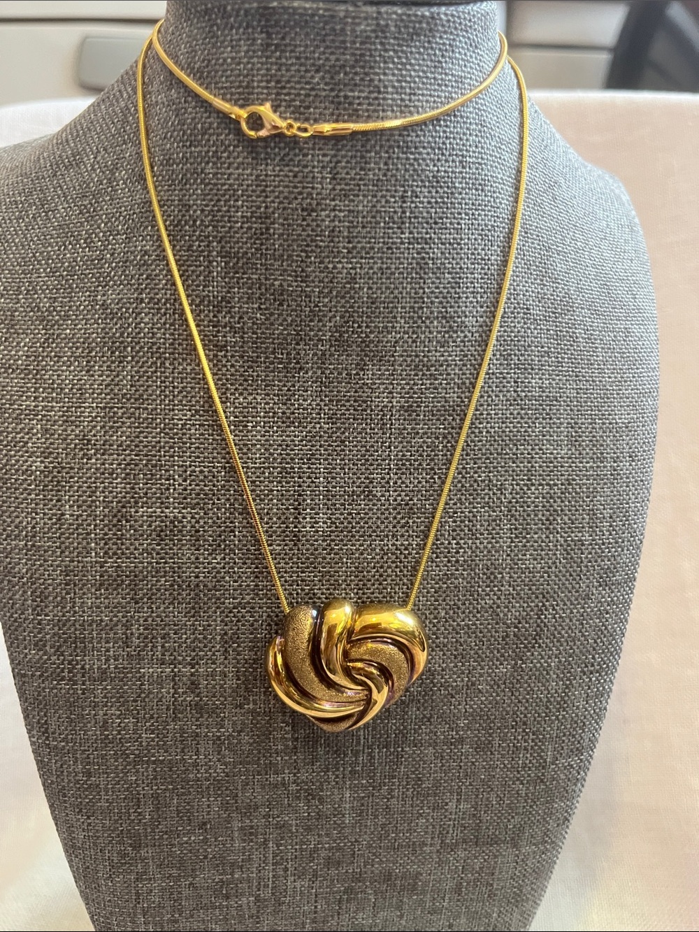Gold Heart Knot Pendant Necklace - Women's Jewelry